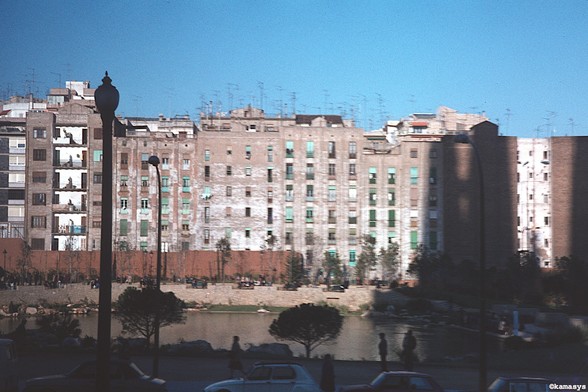 Frente a la Sagrada Familia - vieja foto de un cuartel residencial en Barcelona (blog)
