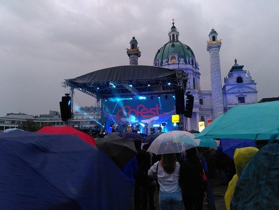 #potd A rainy #popfest opening http://domm.plix.at/potd/2025-07-24.html