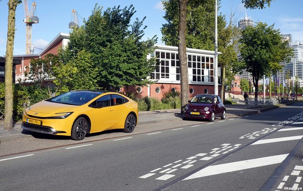 Amsterdam – Amsteldijk - Toyota Prius & Fiat 500