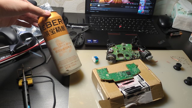 Modding a xbox controller with brand new TMR joysticks, while having a beer, while watching youtube