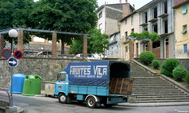 Catalunya - Olot - Carrer Roser - Avia camión español - Frutas Vila