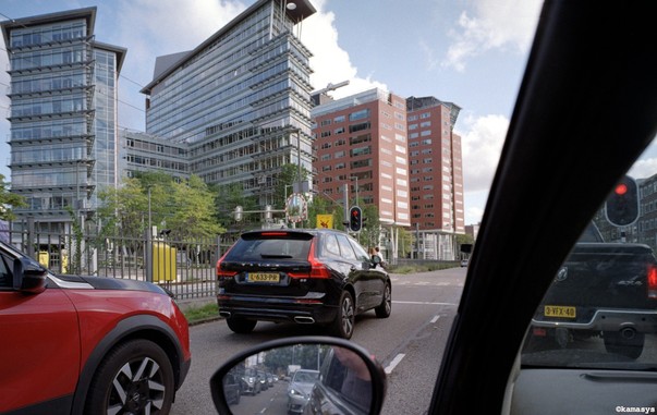 Utrecht - Graadt van Roggenweg // coches y arquitectura // cars and architecture