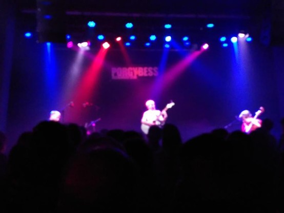 #potd Anna Mabo & die Buben @ Porgy & Bess, presenting their new record "Mittelschwere Extase". Very nice gig. But my mobile phone camera is really crap. https://domm.plix.at/potd/2025-10-15.html