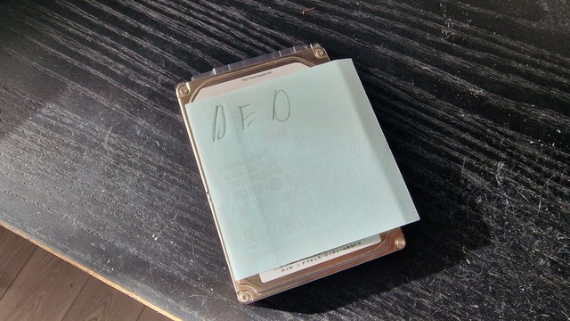 Old 500gb drive from 2014, officialy ded and gives loud clicking noises(