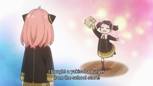 Betty runs towards Anya saying « I bought a yakisoba burger from the school store! »
