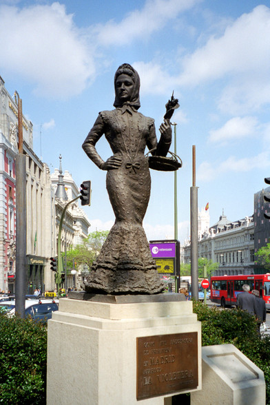 Madrid - Gran Vía, Calle de Alcalá - La Violetera