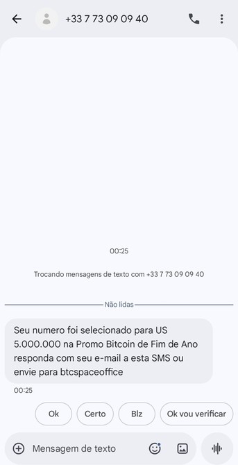 Imagem de uma mensagem por SMS na qual se lê "Seu numero foi selecionado para US 5.000.000 na Promo Bitcoin de Fim de Ano responda com seu e-mail a esta SMS ou envie para btcspaceoffice". O telefone que enviou esta mensagem é um número esquisito que começa com +33, o que parece indicar não ser do Brasil.