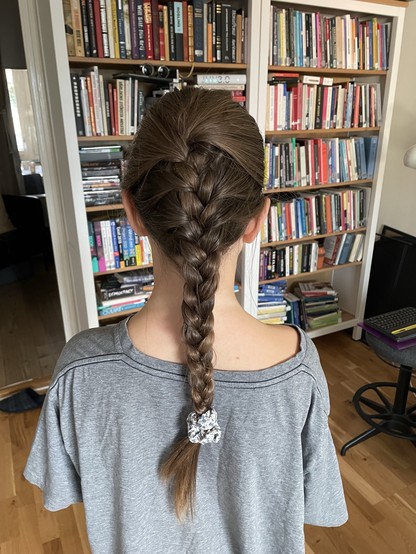 En bild på min dotters utbakade fläta