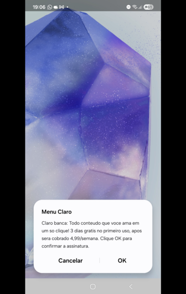 Uma captura de tela de um telefone mostra uma janela pop-up roxa com a mensagem "Menu Claro: Todo conteúdo que ama em um só clique! 3 dias grátis no primeiro uso, após será cobrado 4,99/semana. Clique OK para confirmar a assinatura." Há botões "Cancelar" e "OK".
Fornecido por @altbot, gerado localmente e de forma privada usando Gemma3:27b
🌱 Energia utilizada: 0.164 Wh