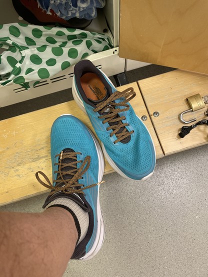 En bild på ett par löparskor