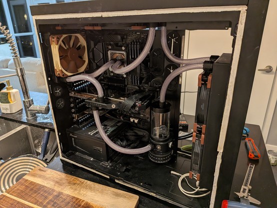 Reassembled and awaiting its flush treatment. I used EK cryofuel loop cleaner and super flush.