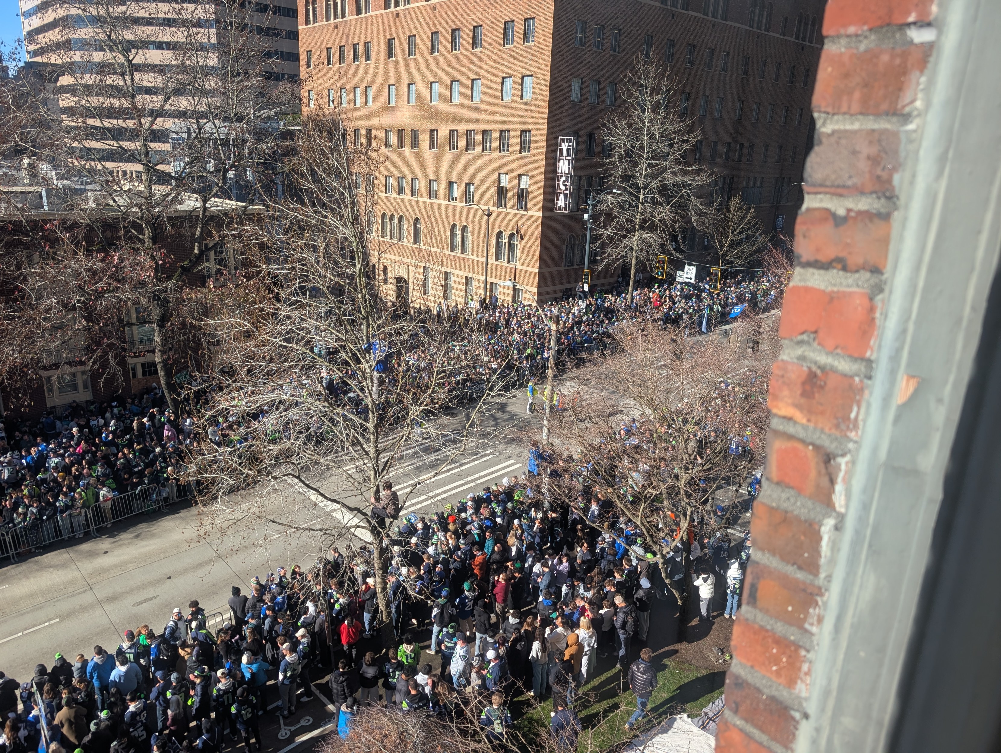 More lunatics waiting for the team to go by, including some assholes in the trees.