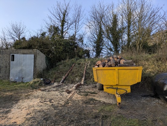 A full wagon and a missing pile