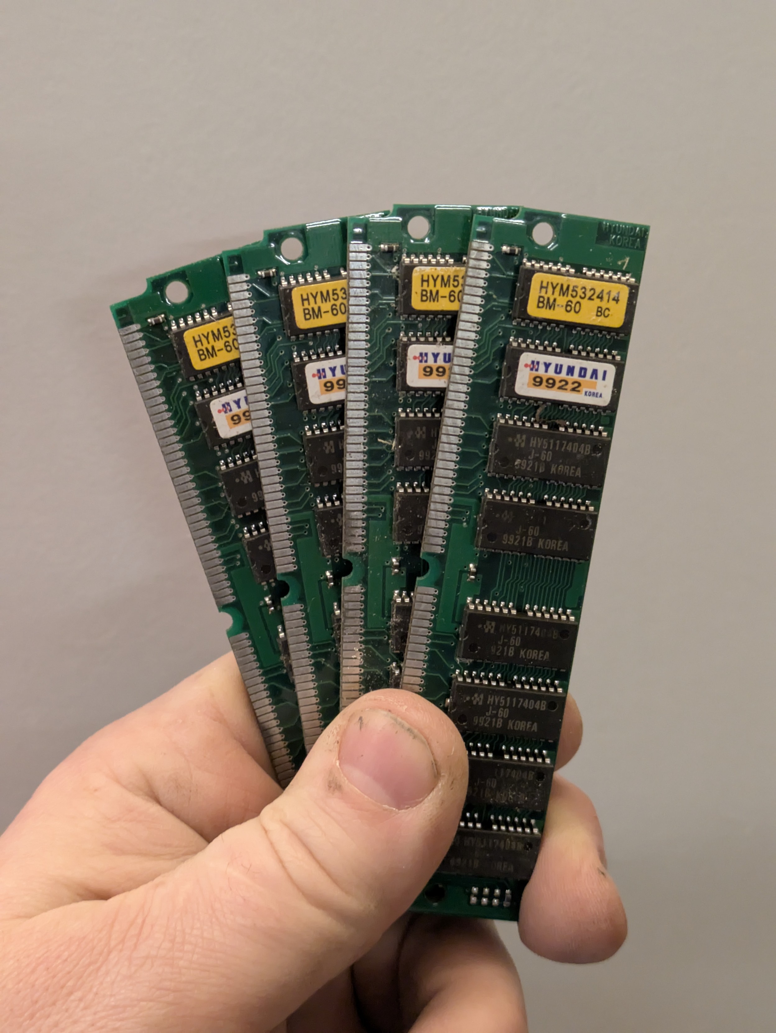 64MB of non-parity EDO RAM on 72-pin SIMMs