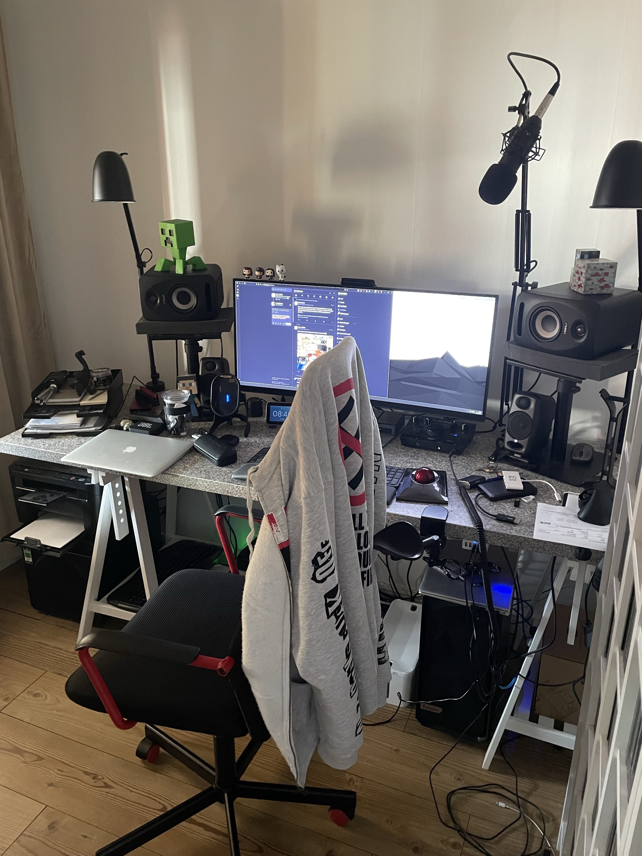 En bild på mitt stökiga kontor