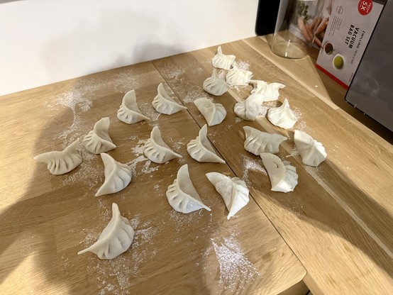 20 "Ha kao", chinese dumplings with shrimp stuffing, on a floured workbench