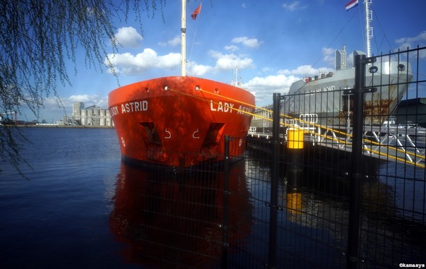 Amsterdam - Nieuwe Hemweg, Neptunushaven - mv Lady Astrid, mv Dreamland