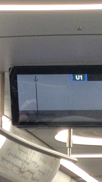 Weiteres Foto vom fehlerhaft gerenderten Fahrgastinformationssystem eines C2 in München.