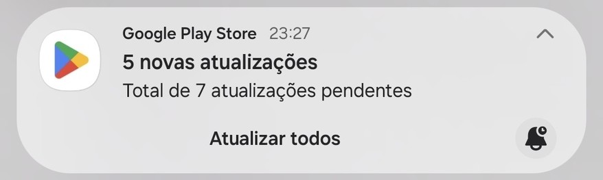 Notificação da Google Play Store em que se lê: "5 novas atualizações. Total de 7 atualizações pendentes"
