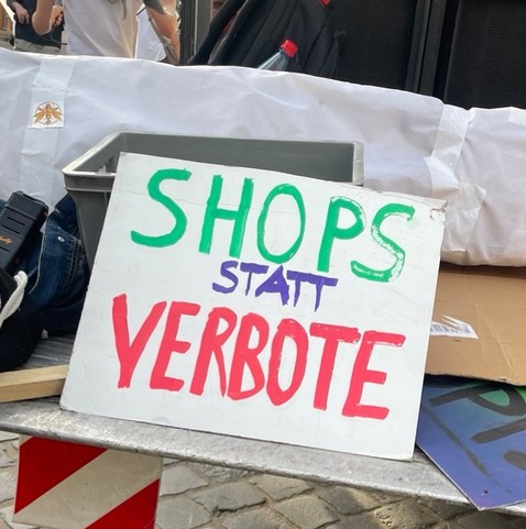 Plakat "Shops statt Verbote"
