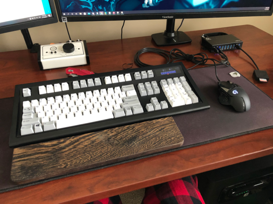 An old picture of a clean Unicomp buckling spring keyboard because I was too lazy to take a picture of the keyboard after getting everything cleaned up.