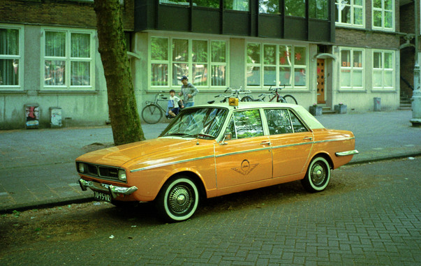 Amsterdam - Apollolaan - Paykan 1725 taxi (replica)