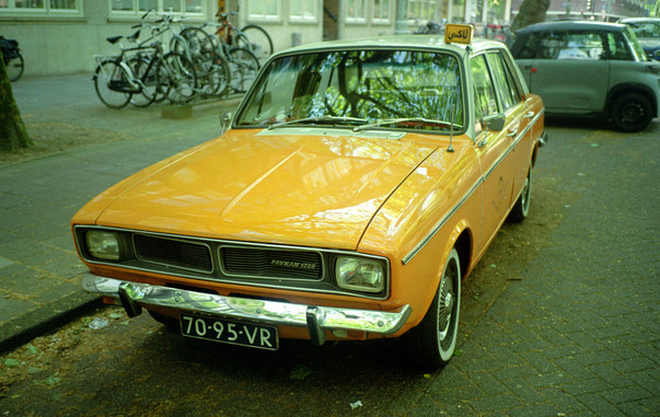 Amsterdam - Apollolaan - Paykan 1725 taxi (replica)