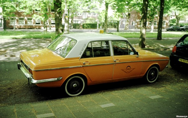 Amsterdam - Apollolaan - Paykan 1725 taxi (replica)