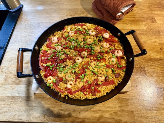 Freshly made paella still in the pan. Must be 35°C in the kitchen right now