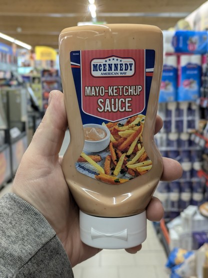 "McEnnedy" brand faux-American mayo-ketchup sauce