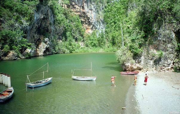 Cuba - Baracoa – Río Yumurí - zwemmers // nadadores // swimmers