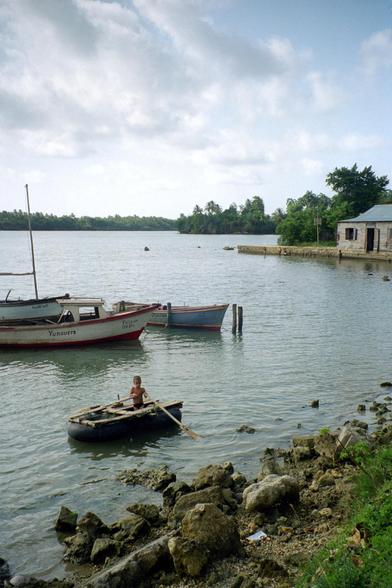 Cuba - Baracoa – Bahía de Mata - balsero jóven