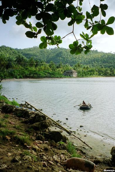 Cuba - Baracoa – Bahía de Mata - balsero joven
