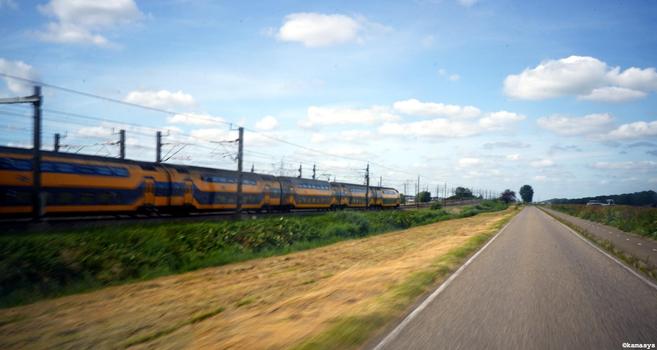 Nieuwersluis - Westkanaaldijk - trein // tren // train