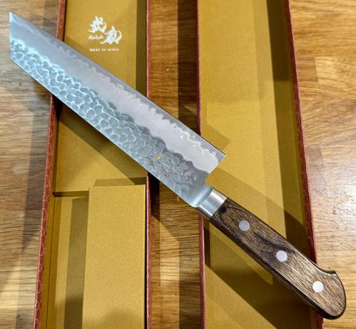 My new 21cm Kiritsuke laying on its box