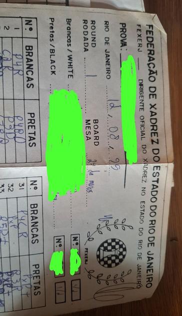 Fornecido por @altbot, gerado localmente e de forma privada usando Gemma4:26b e posteriormente editado pelo autor do toot.

Uma fotografia de um documento de papel impresso de uma federação de xadrez, contendo texto impresso, escrita à mão e marcações de redação em verde brilhante cobrindo partes do conteúdo. O cabeçalho superior diz "FEDERAÇÃO DE XADREZ DO ESTADO DO RIO DE JANEIRO", "FEXERJ" e "DIRIGENTE OFICIAL DO XADREZ NO ESTADO DO RIO DE JANEIRO". Campos impressos incluem "PROVA:" (o nome …