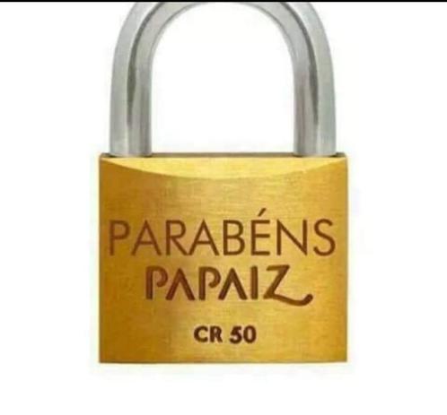Fornecido por @altbot, gerado localmente e de forma privada usando Gemma4:26b e depois editado pelo autor do toot.

Um cadeado de metal dourado com uma haste prateada sobre um fundo branco. Vemos que a marca do cadeado é PAPAIZ e o texto foi editado para acrescentar acima a palavra "parabéns", de modo que o corpo retangular do cadeado contém o texto gravado "PARABÉNS PAPAIZ", como se fosse "parabéns, papais!", em referência ao dia dos pais.

🌱 Energia utilizada: 0.173 Wh