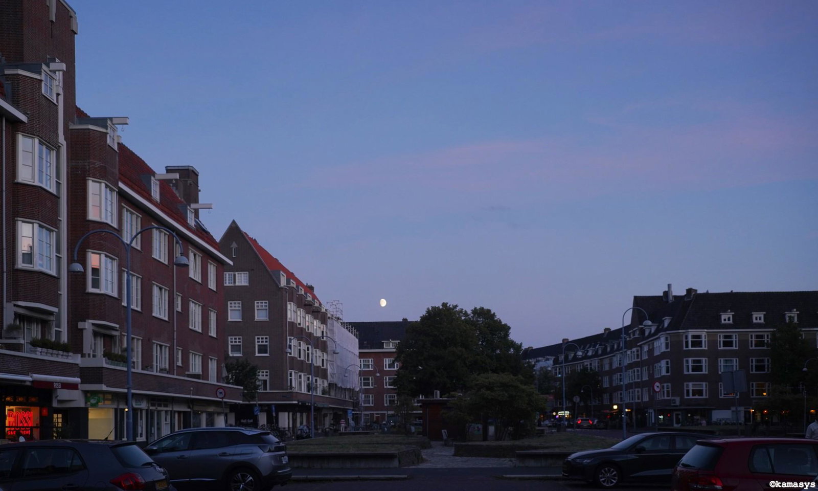 Amsterdam – Maasstraat - maan boven de Rivierenbuurt // Luna sobre Rivierenbuurt // moon over Rivierenbuurt