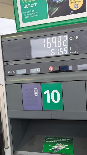Zürich, diesel, CHF 2.75⁹/L (€2.92; $12.57/US gallon)