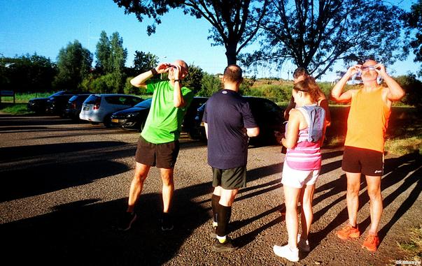 Amsterdam – Ouderkerkerdijk - observando el eclipse solar // naar de zonsverduistering kijken // watching the solar eclipse